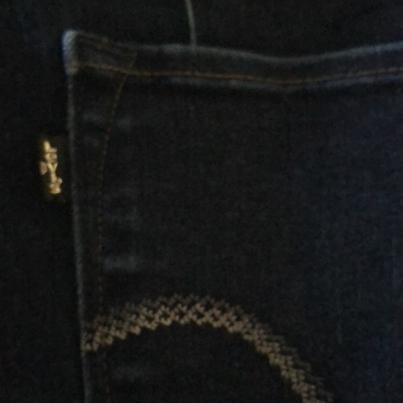 Perfect shaping 512 black label Levi’s bootcut stretchy woman’s jeans - Picture 3 of 12